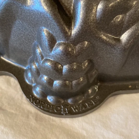 Nordic Ware holiday Wreath Bundt Cake Pan